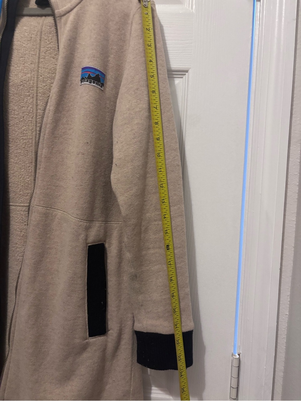 Patagonia Beige Hooded Zip Jacket with Blue Accents - Picture 10 of 11